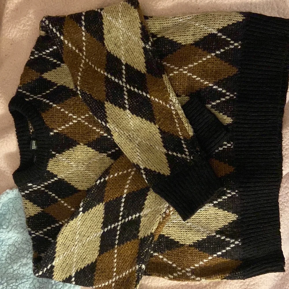 Like new, Argyle sweater Forever 21. SMALL - Picture 1 of 4
